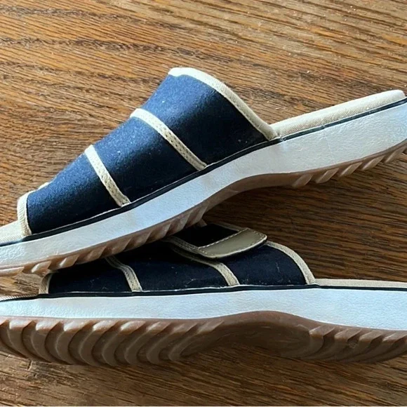 Clarks Women’s Sandals Slides Blue Tan Canvas Hook Loop Closure Size 9M - Picture 5 of 6